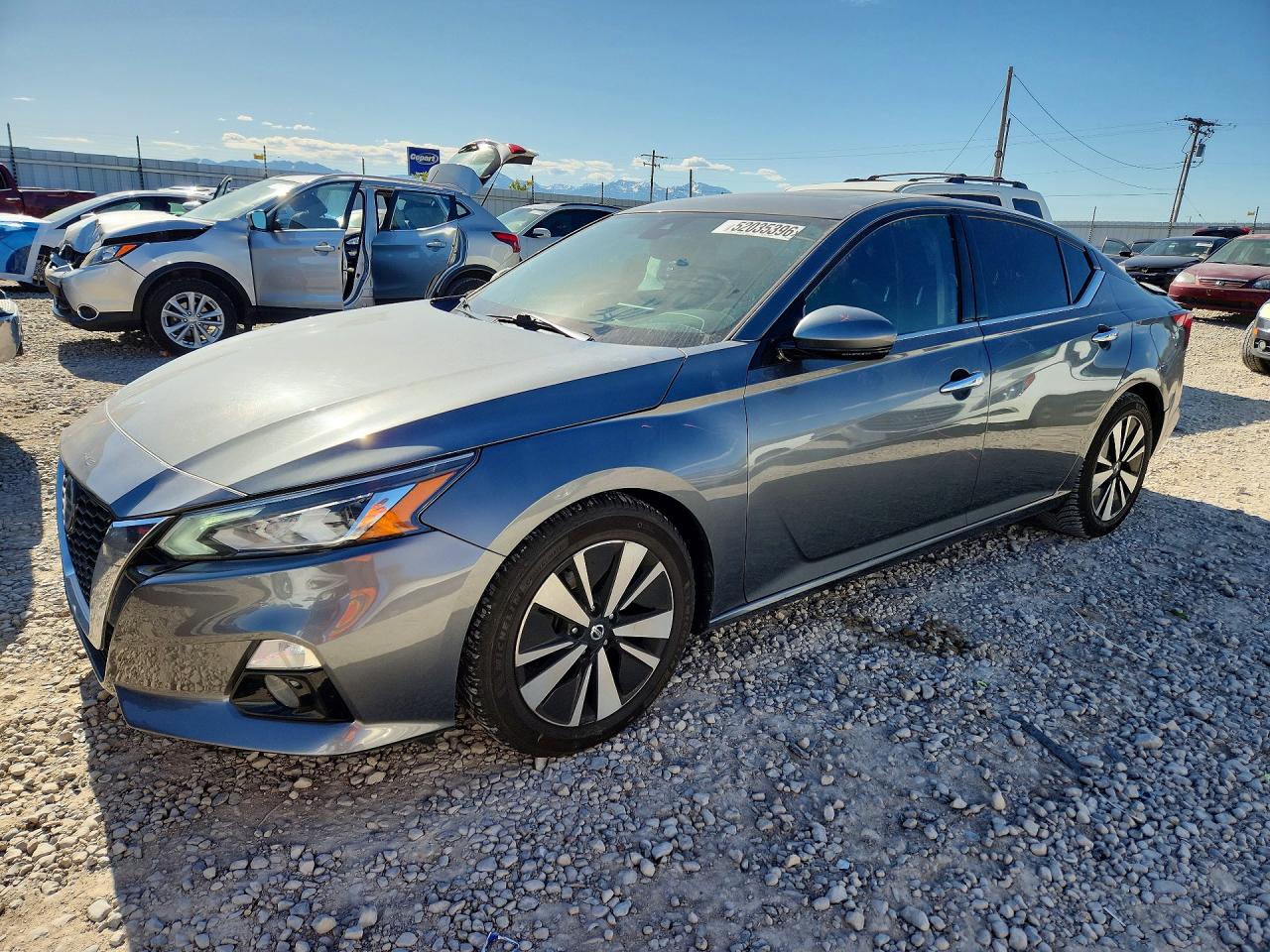 Salvage Nissan Altima Image