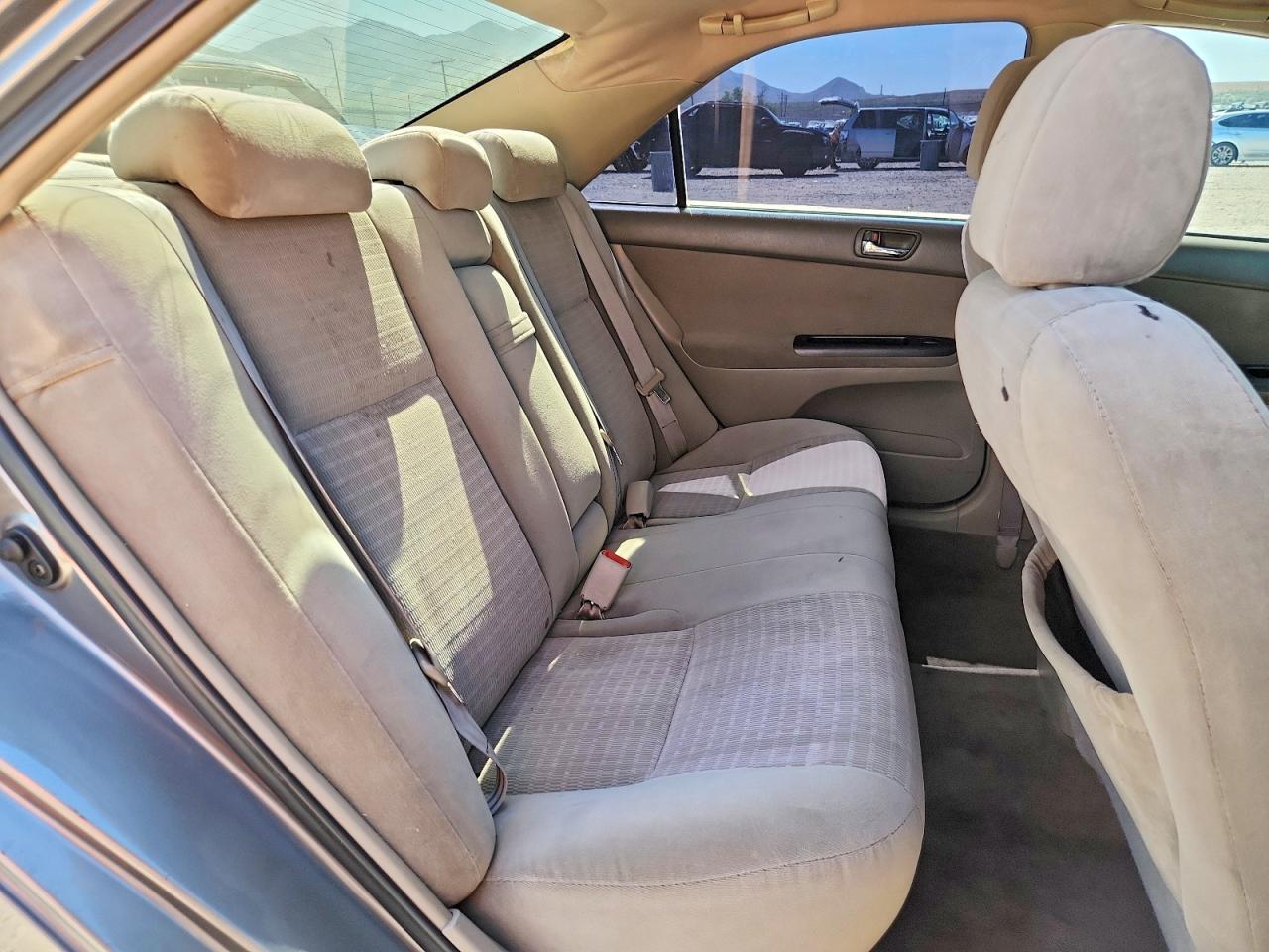 Toyota Camry Le V6