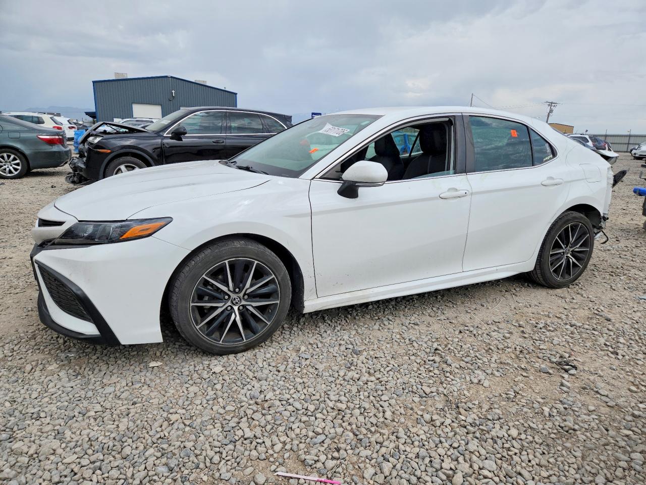 Salvage Toyota Camry Image