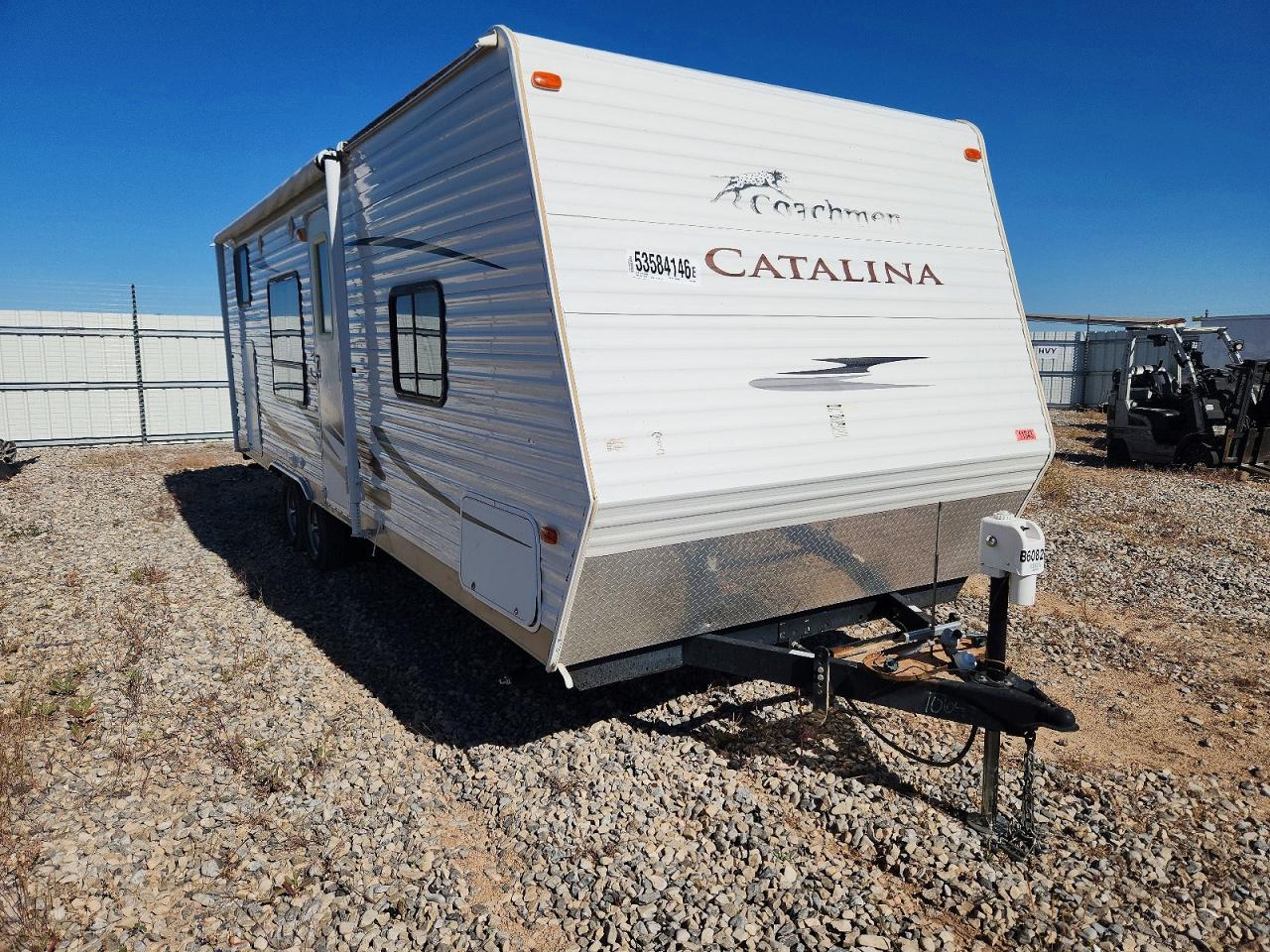 Salvage Coachmen Trailer Image