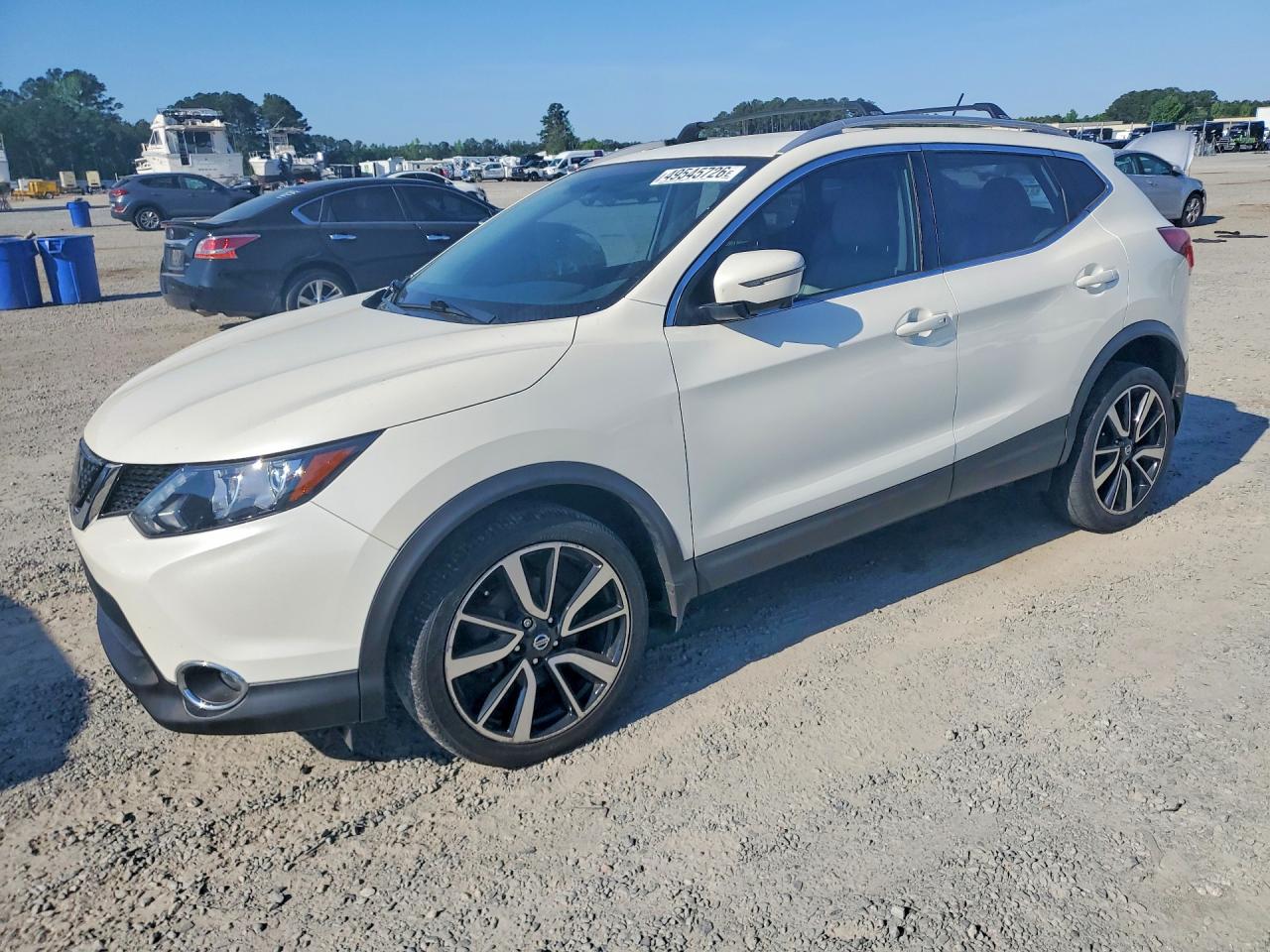 Salvage Nissan Rogue Image