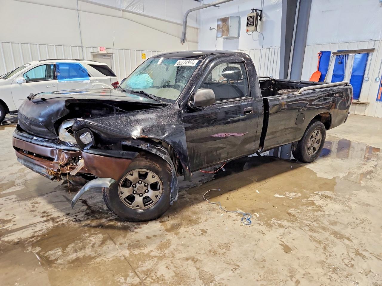 Salvage Toyota Tundra Image