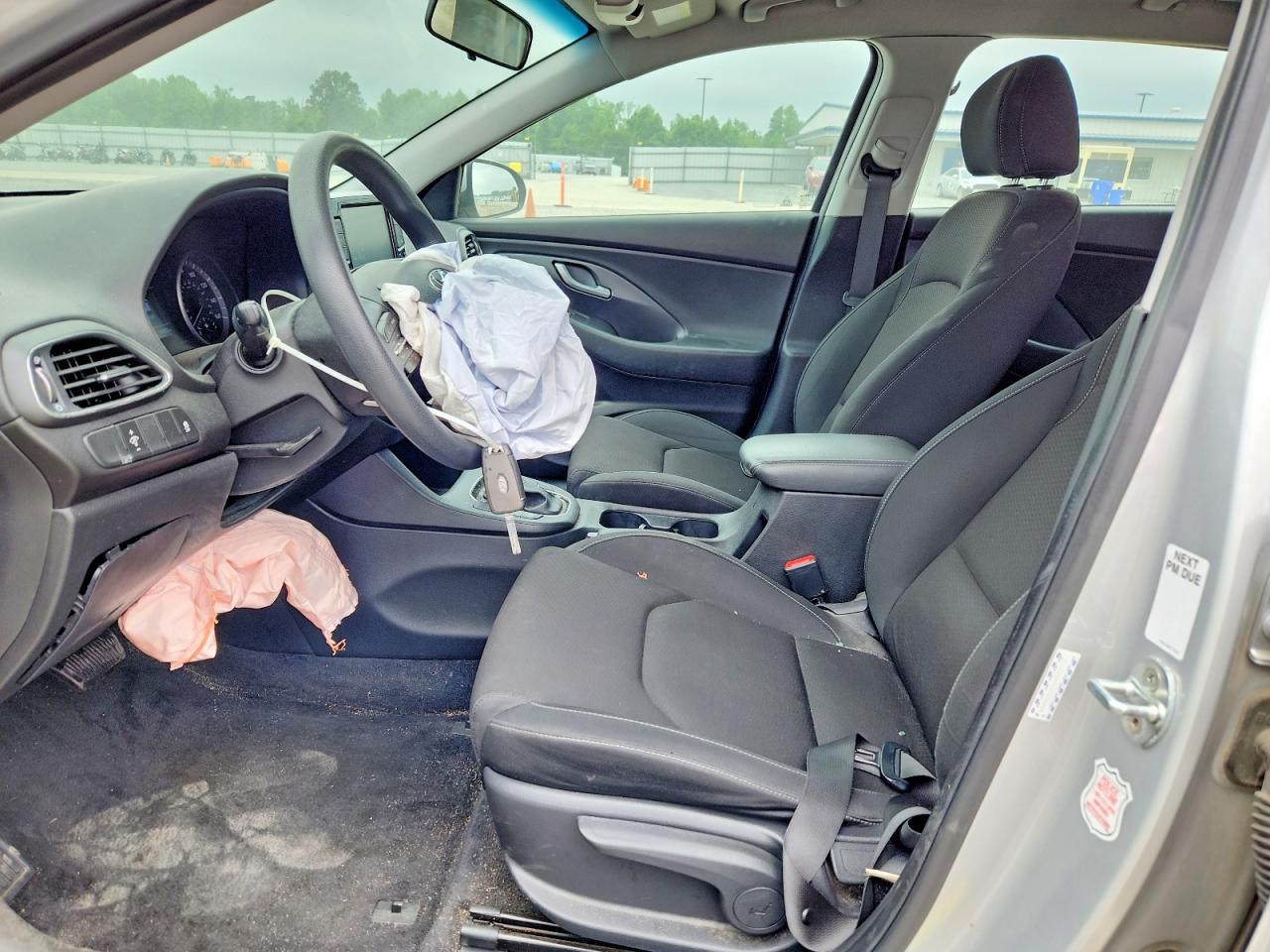 Hyundai ELANTRA Base