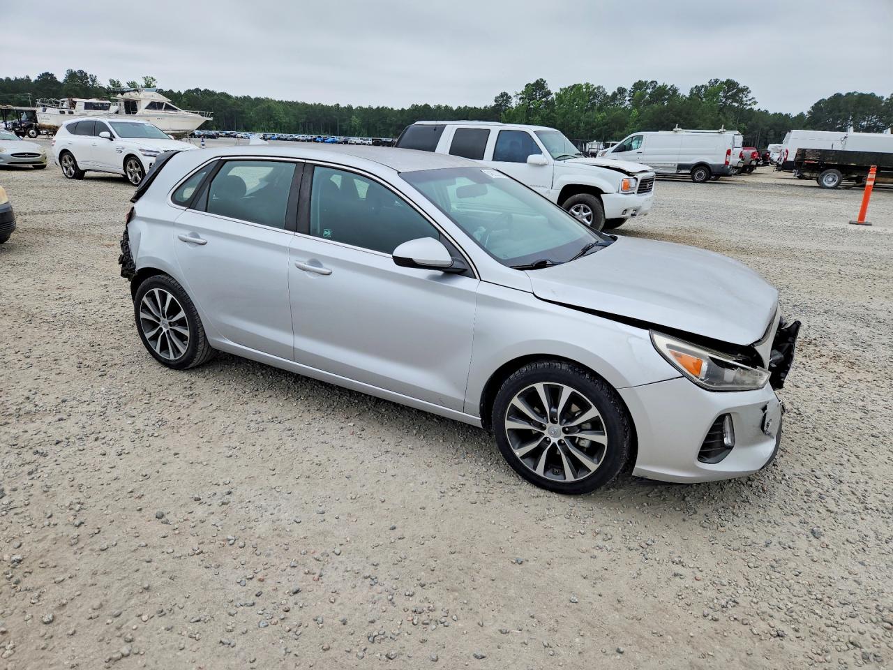 Hyundai ELANTRA Base
