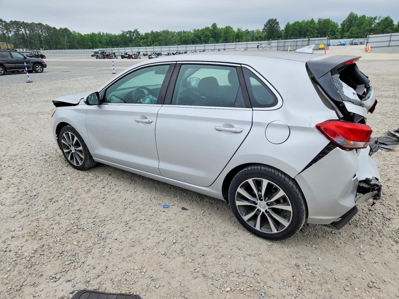 Hyundai ELANTRA Base