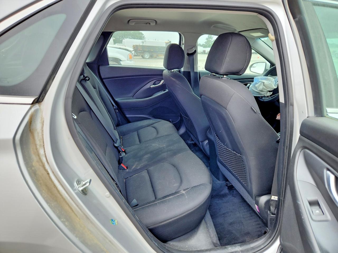 Hyundai ELANTRA Base