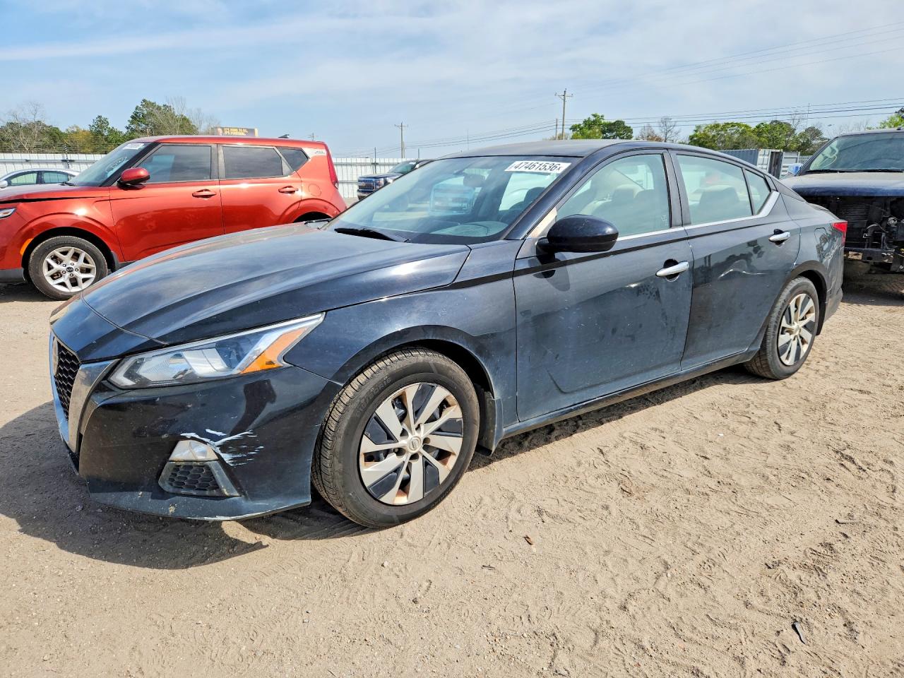 Salvage Nissan Altima Image