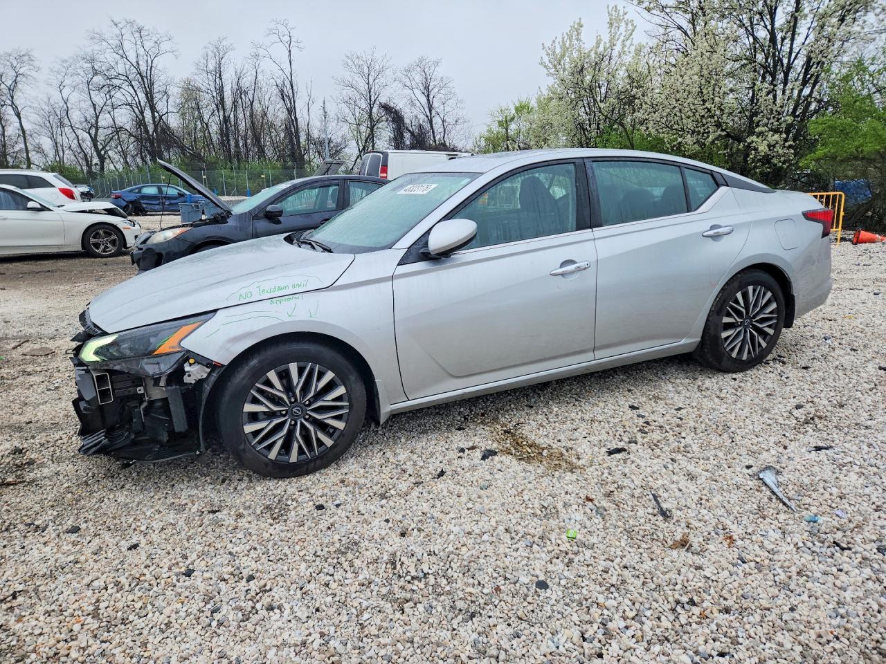 Salvage Nissan Altima Image