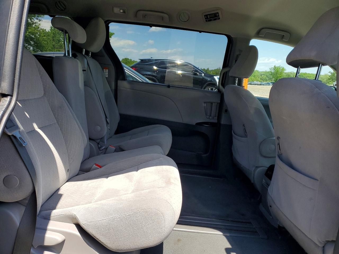 Toyota Sienna Le