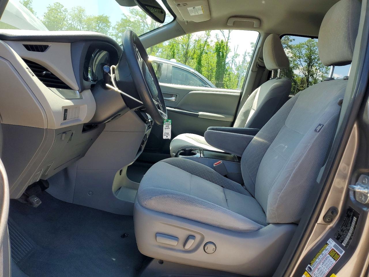 Toyota Sienna Le