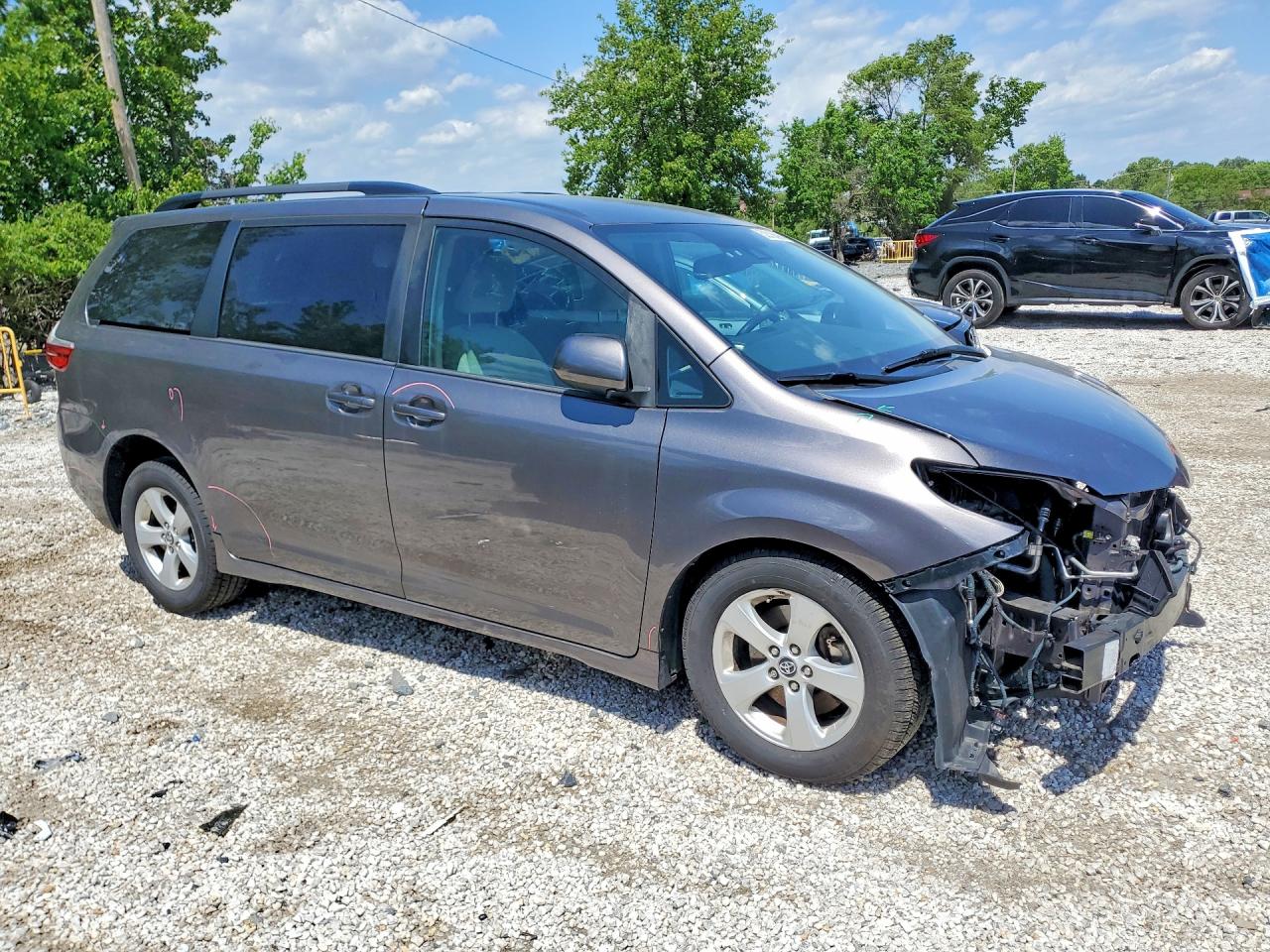 Toyota Sienna Le