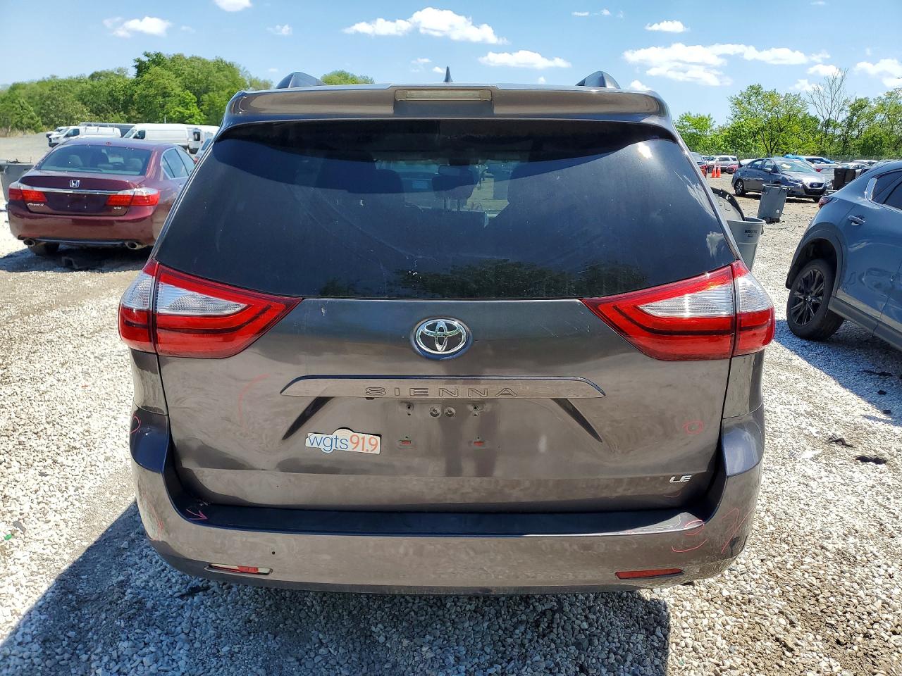 Toyota Sienna Le