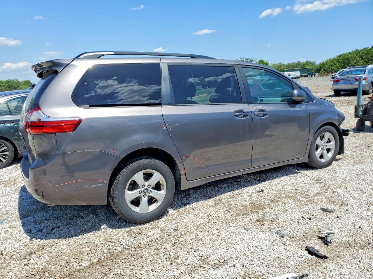 Toyota Sienna Le