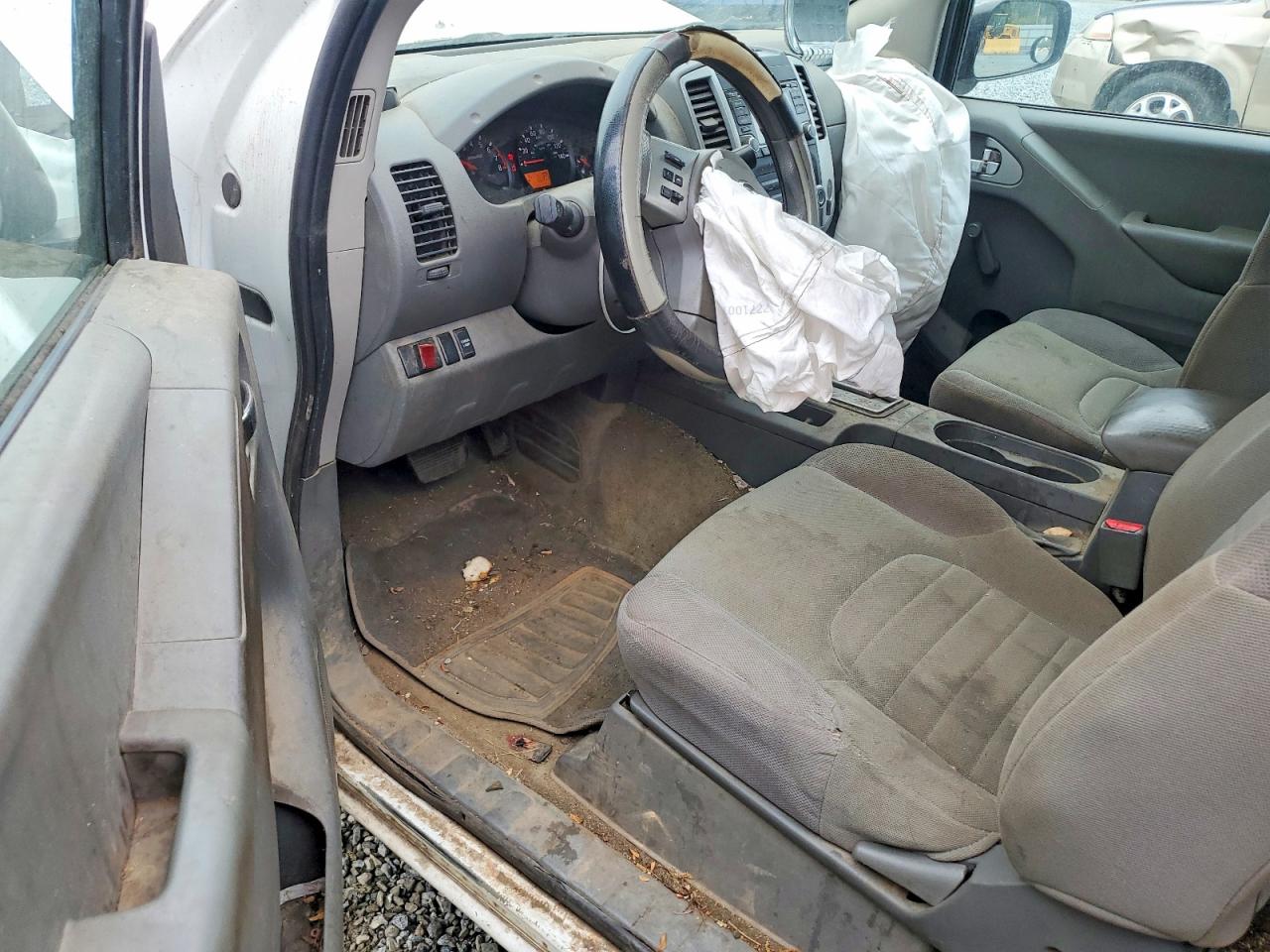 Nissan Frontier S