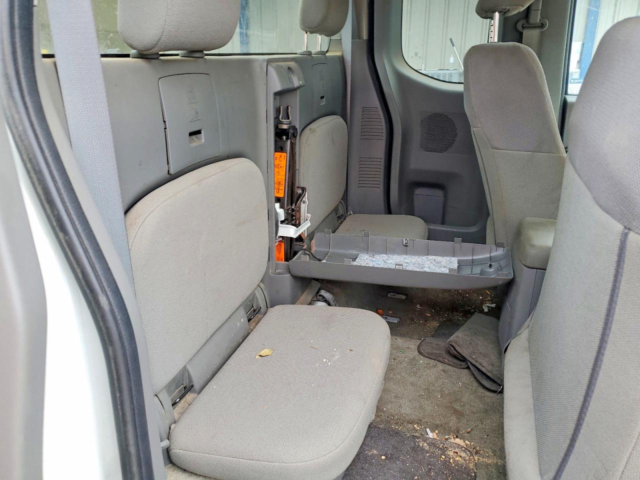 Nissan Frontier S