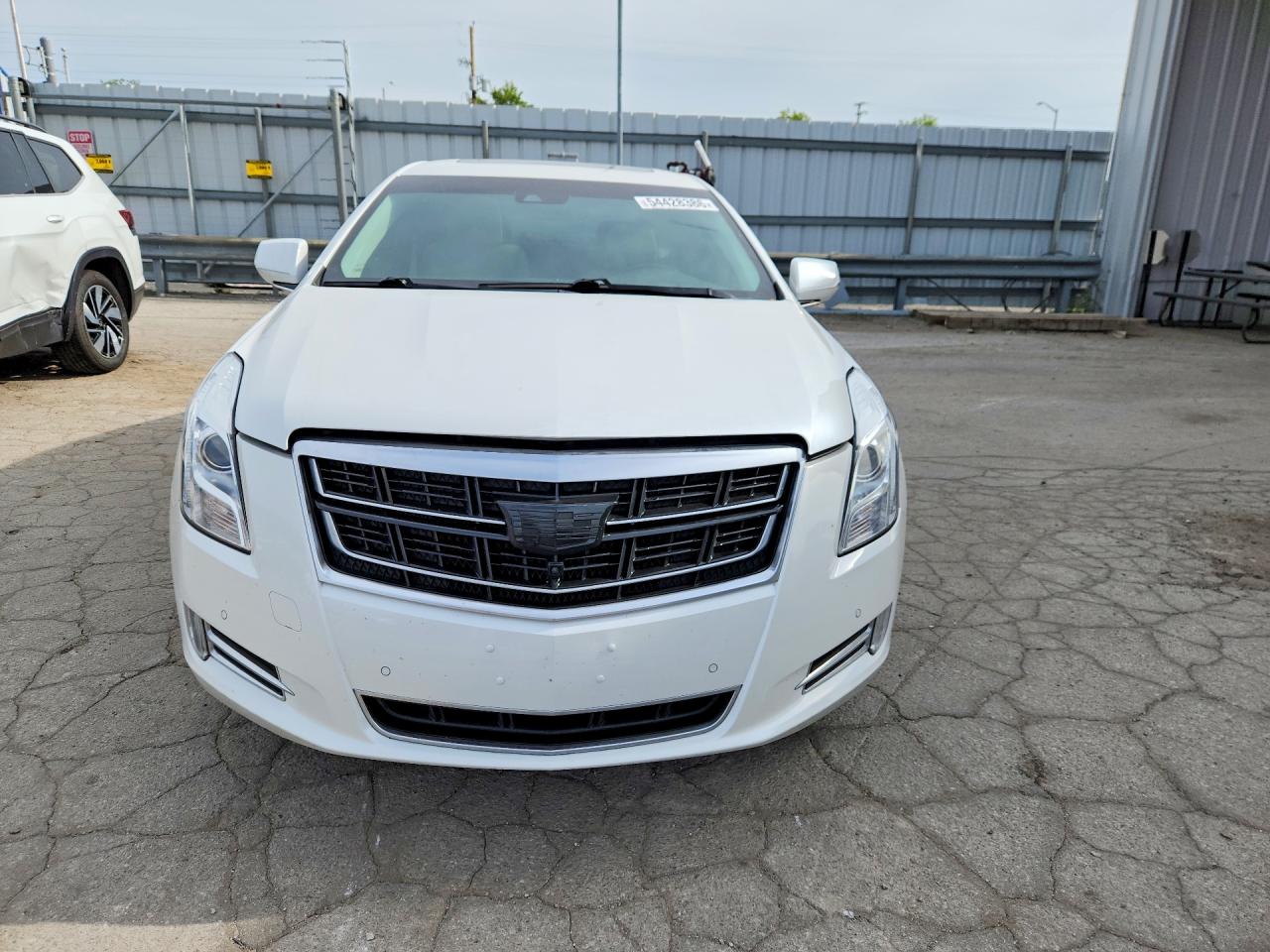 Cadillac XTS Luxury Collection