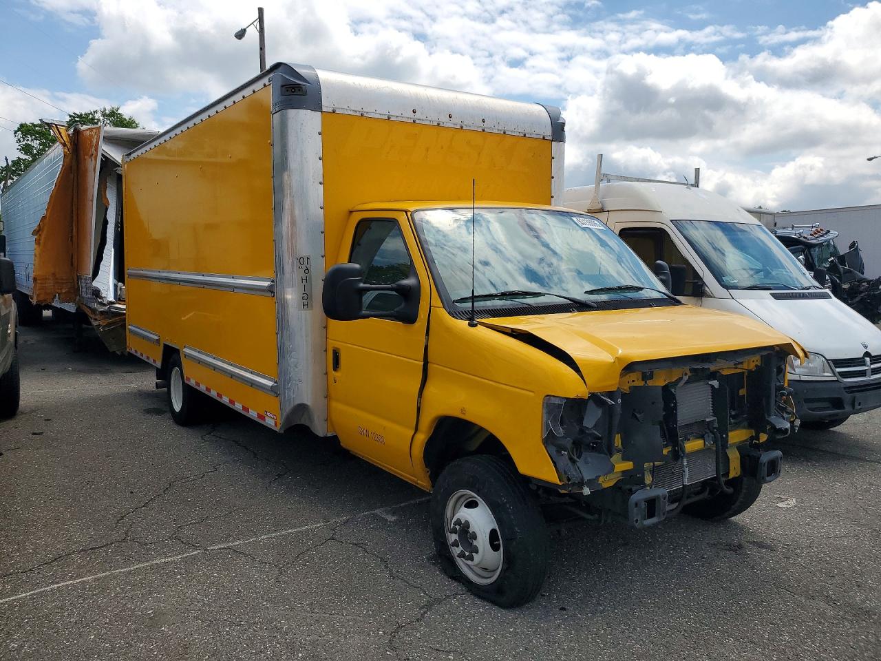 Ford Econoline E350 Super Duty Cutaway Van