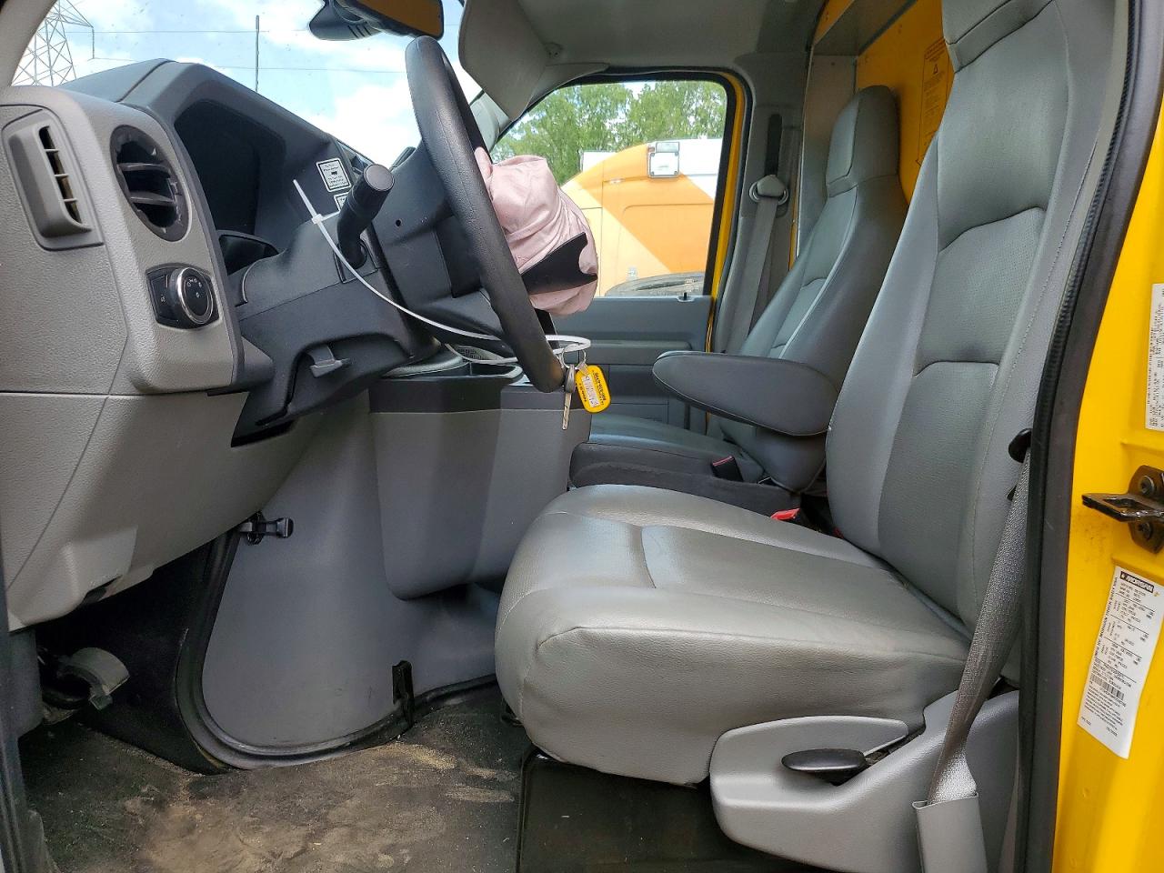 Ford Econoline E350 Super Duty Cutaway Van