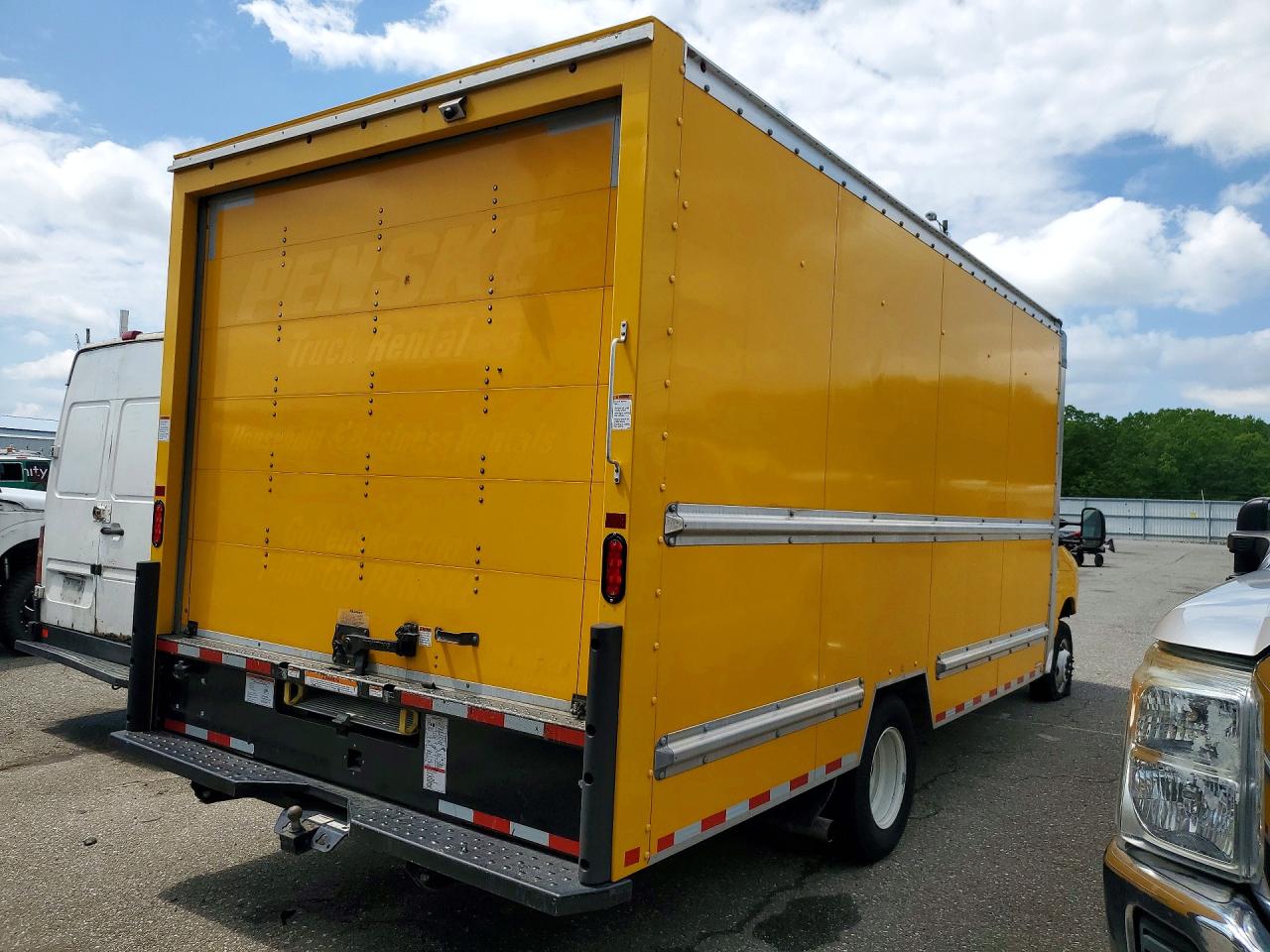 Ford Econoline E350 Super Duty Cutaway Van