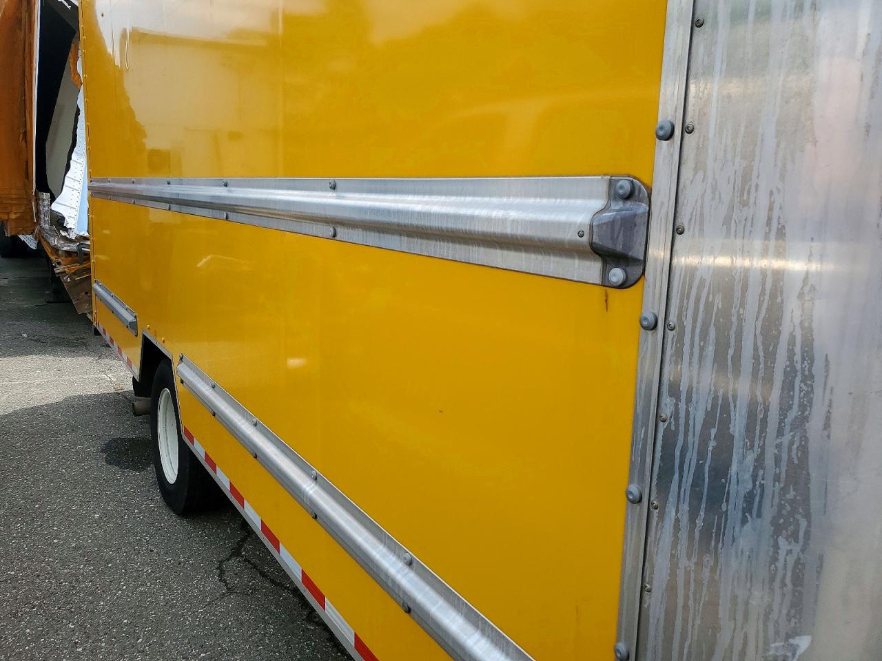 Ford Econoline E350 Super Duty Cutaway Van