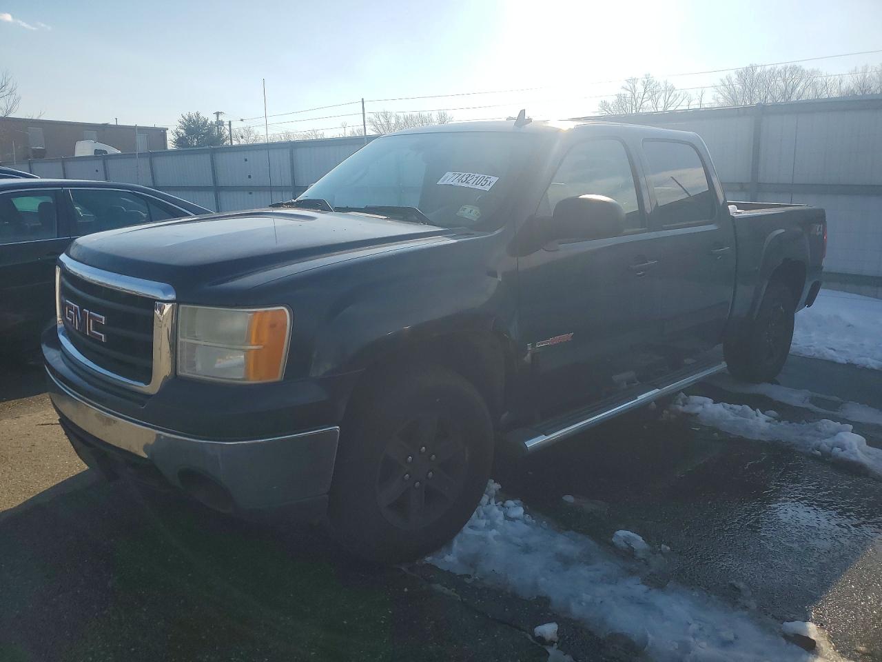 Salvage GMC Sierra Image