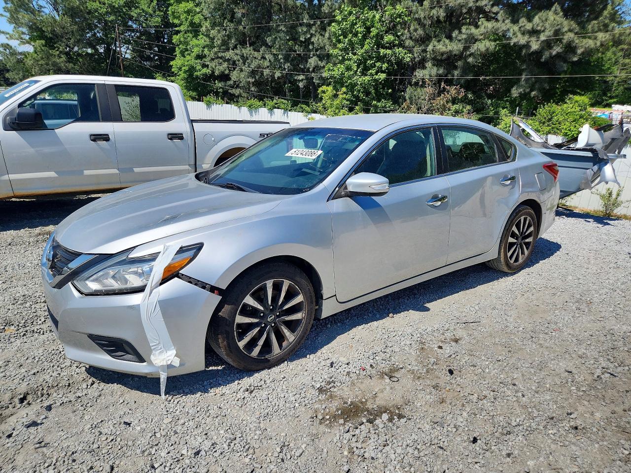 Salvage Nissan Altima Image