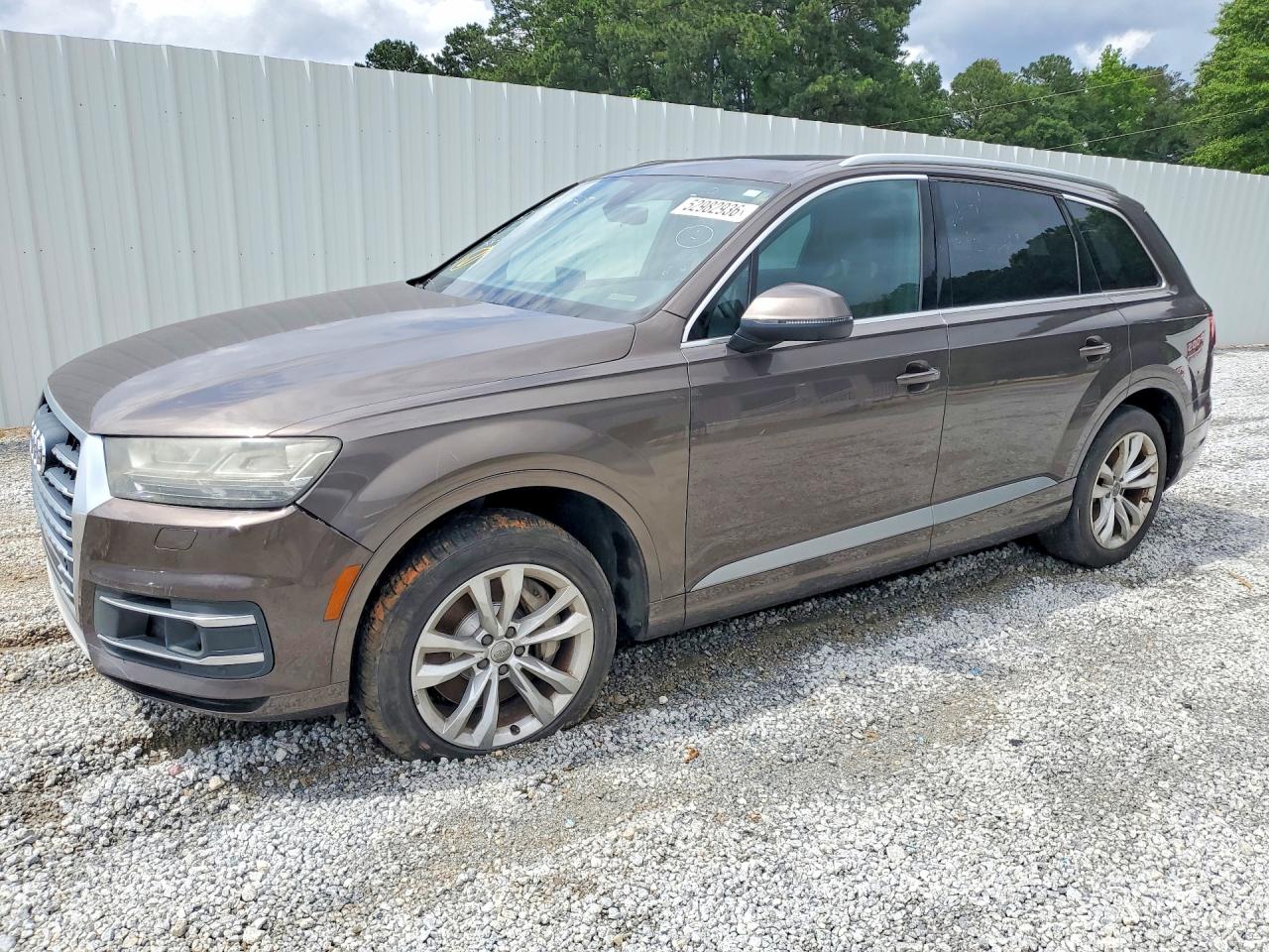 Salvage Audi Q7 Image