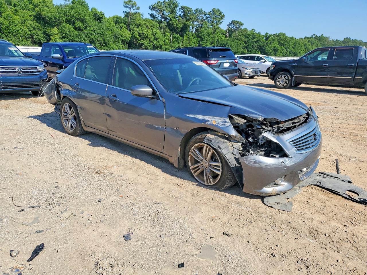 INFINITI Q40 Base Base
