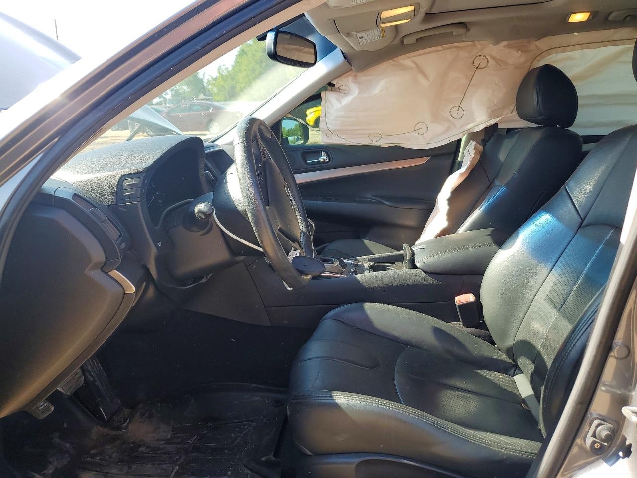 INFINITI Q40 Base Base