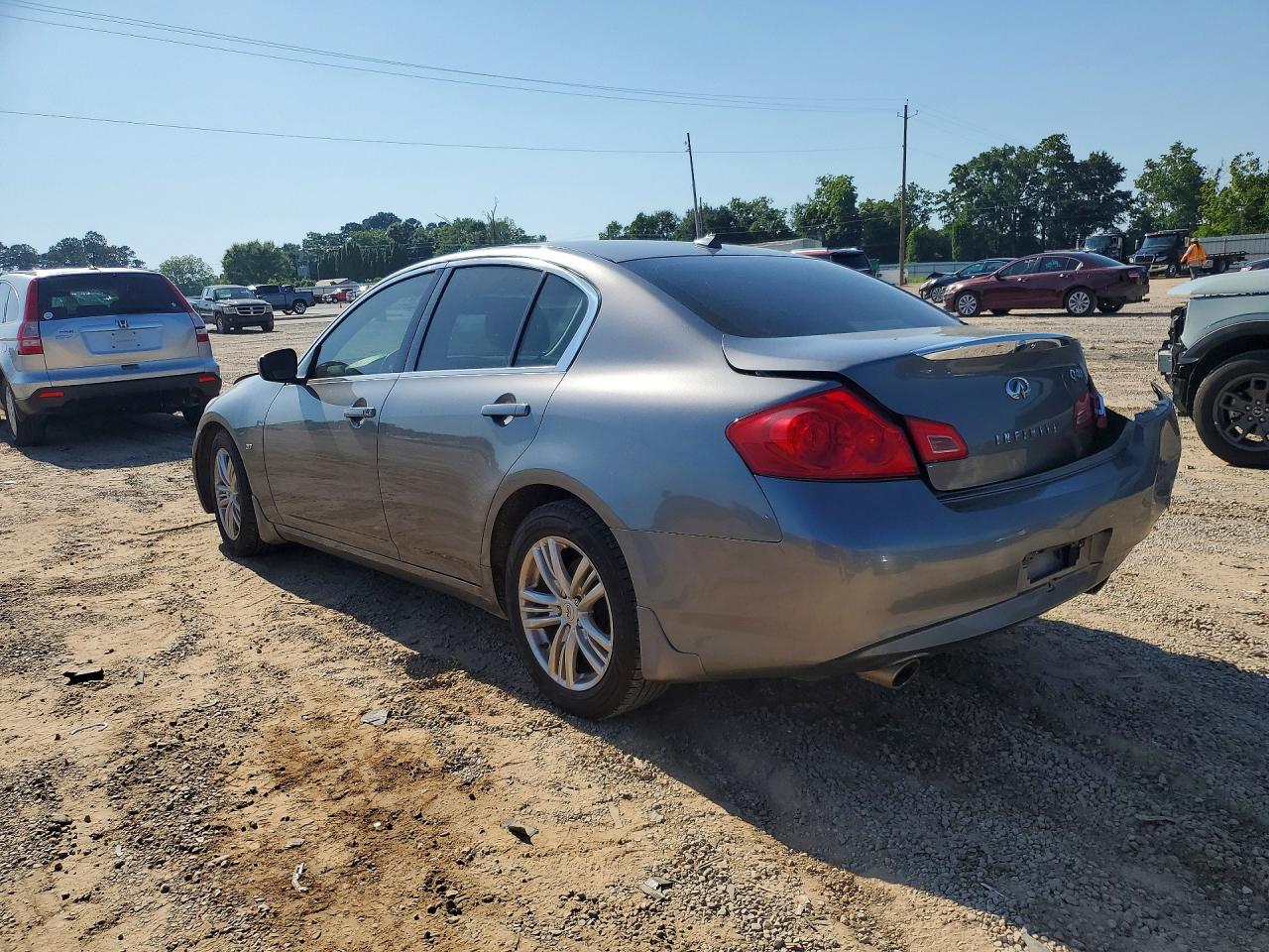 INFINITI Q40 Base Base