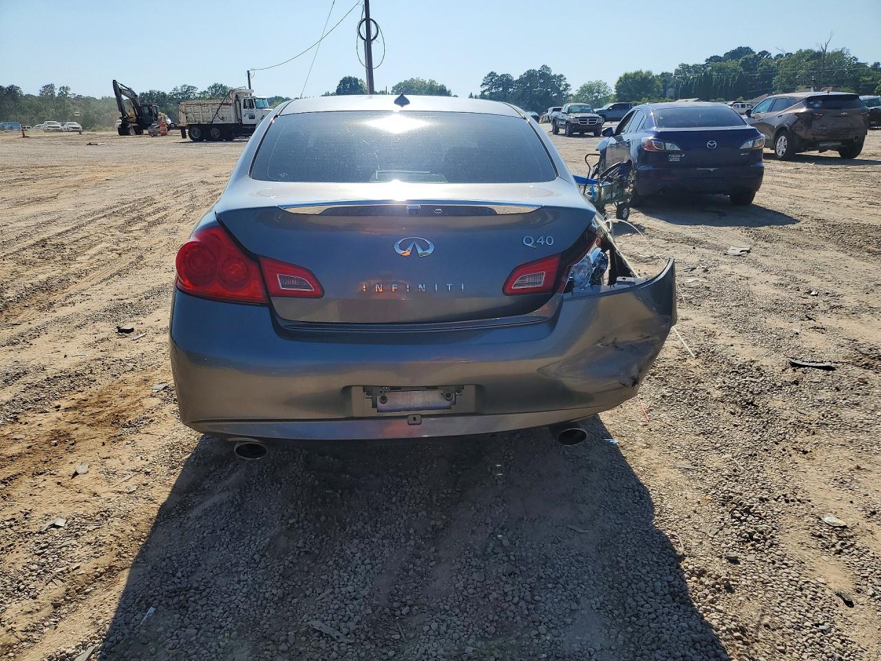 INFINITI Q40 Base Base