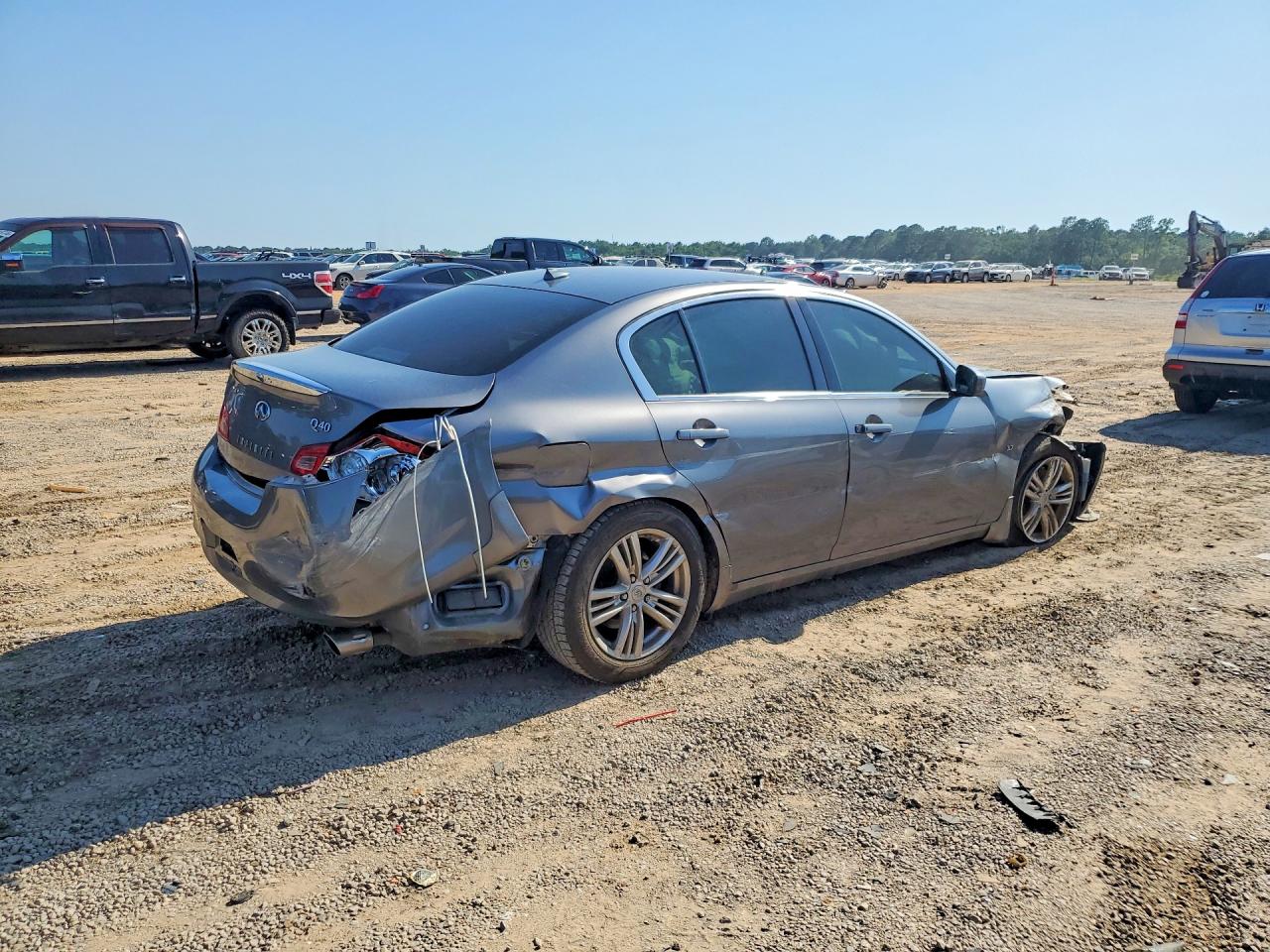 INFINITI Q40 Base Base