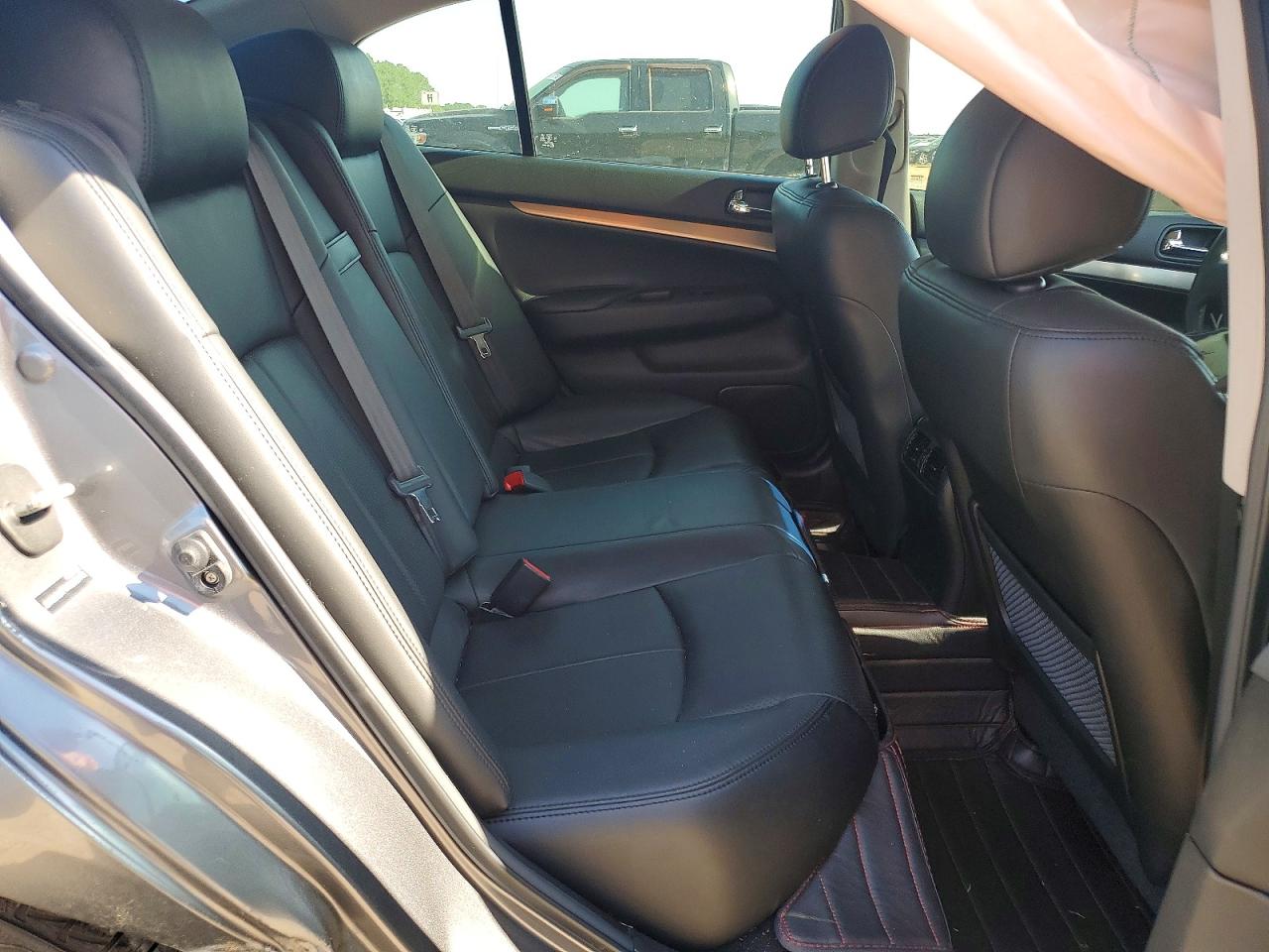 INFINITI Q40 Base Base