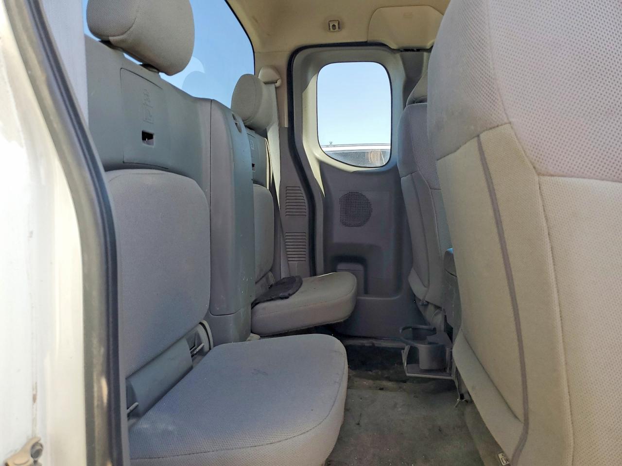 Nissan Frontier S