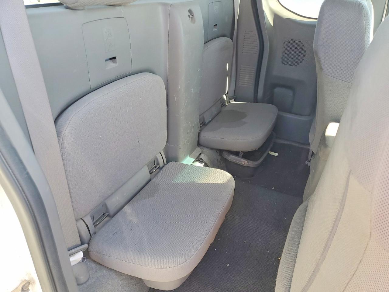 Nissan Frontier S