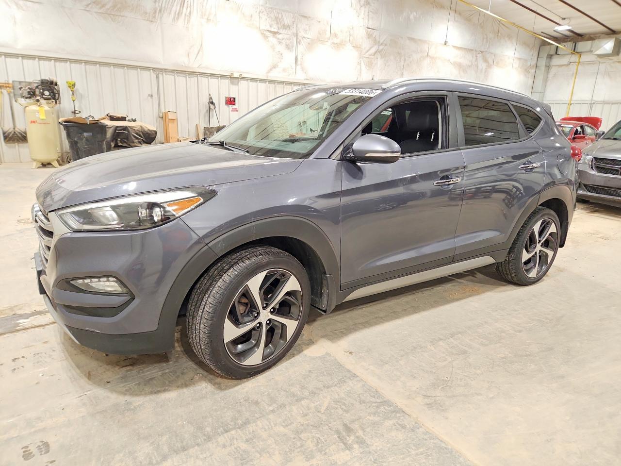 Salvage Hyundai TUCSON Image