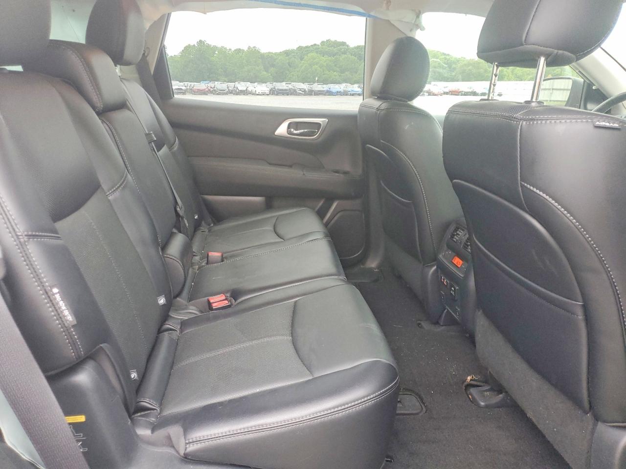 Nissan Pathfinder Platinum
