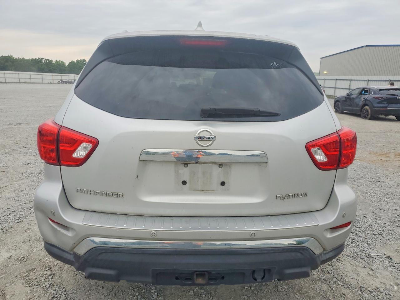 Nissan Pathfinder Platinum