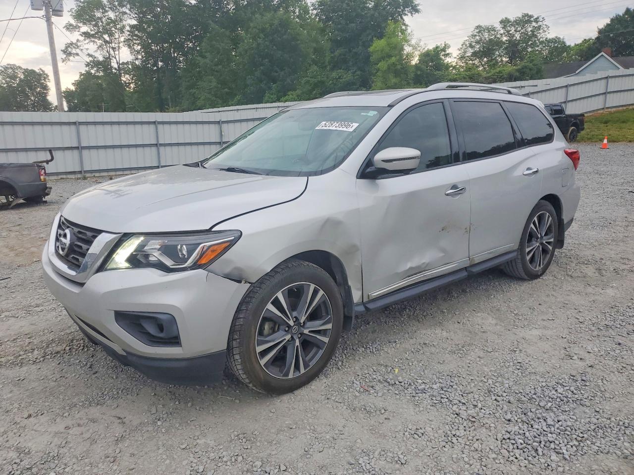 Salvage Nissan Pathfinder Image