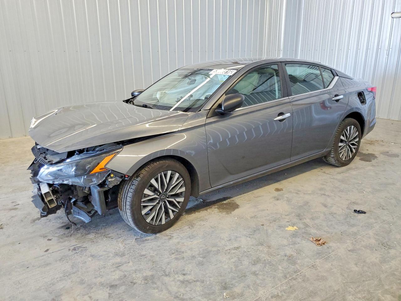 Salvage Nissan Altima Image