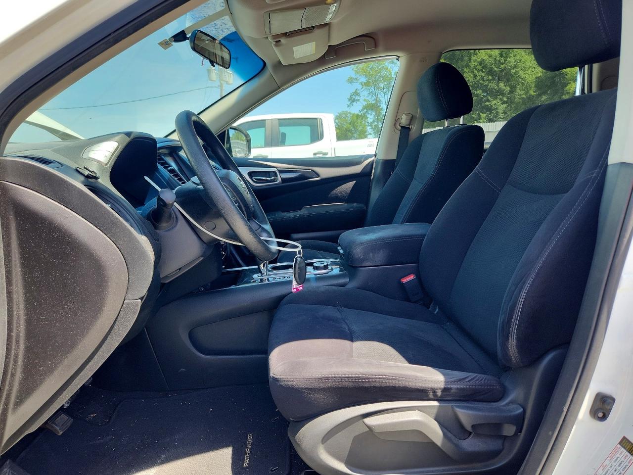 Nissan Pathfinder S