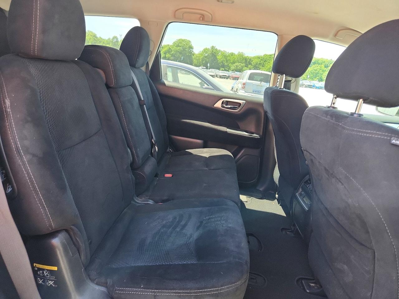 Nissan Pathfinder S