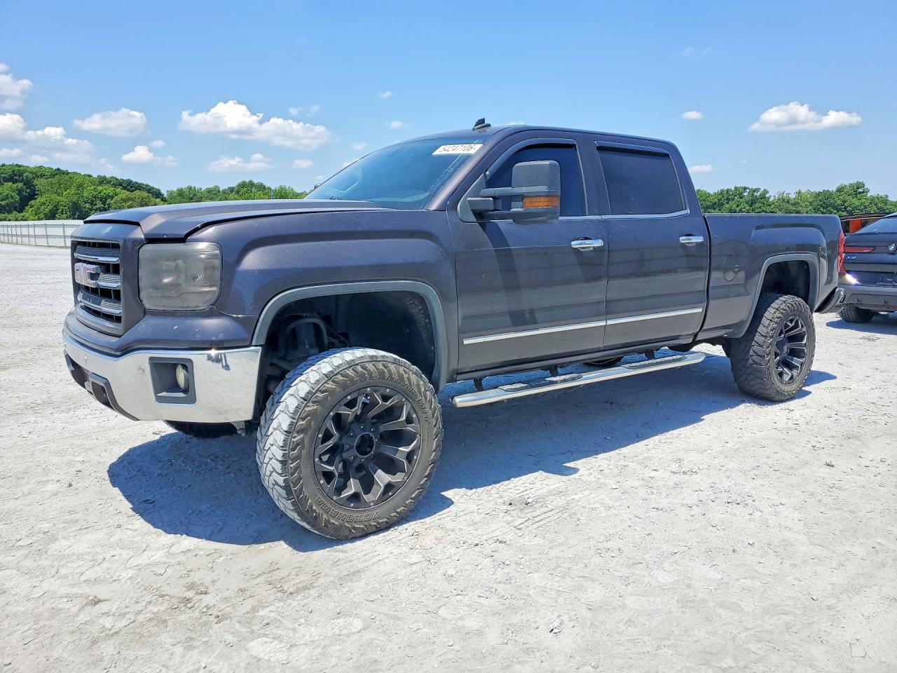 Salvage GMC Sierra Image