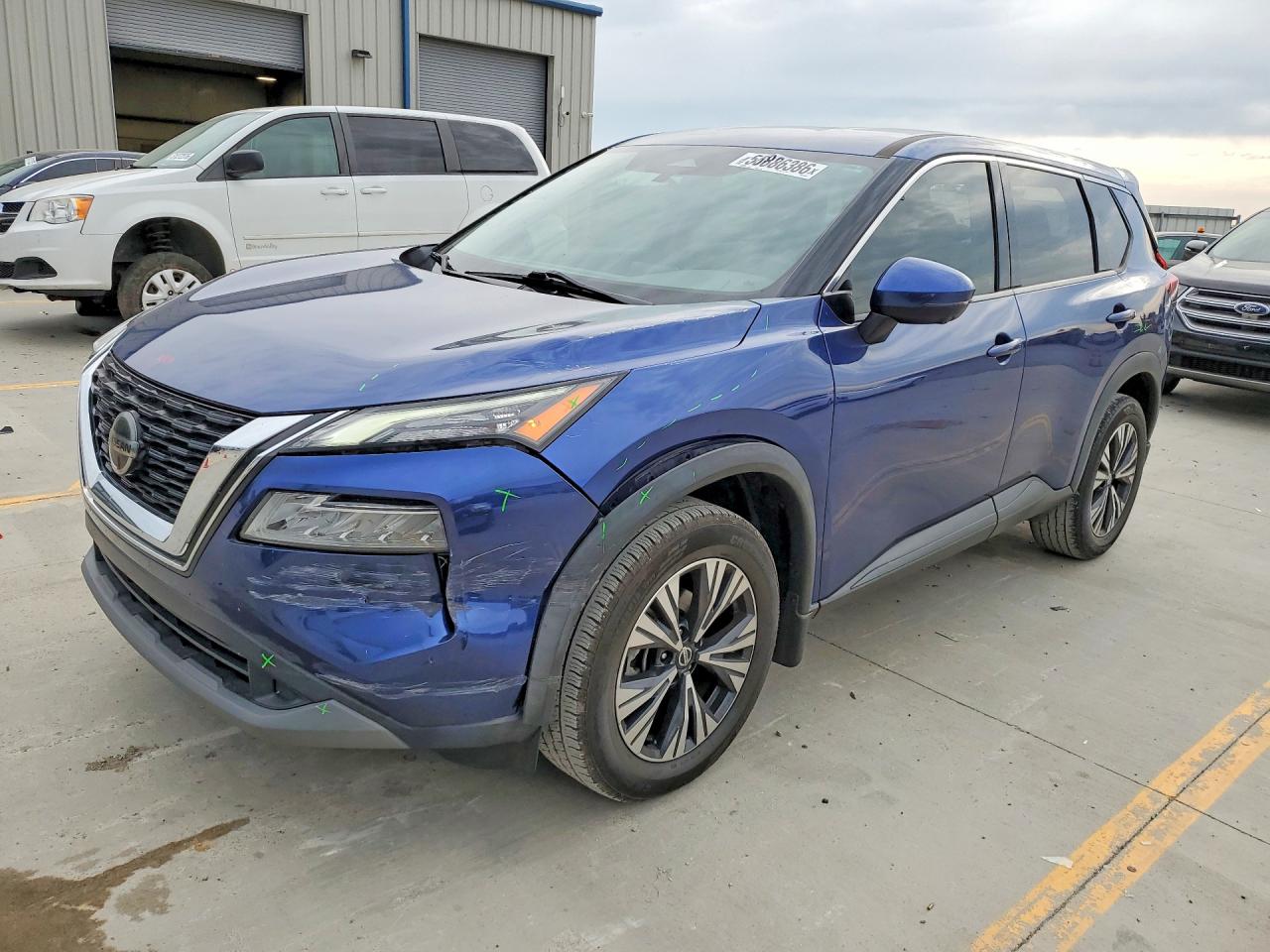 Salvage Nissan Rogue Image