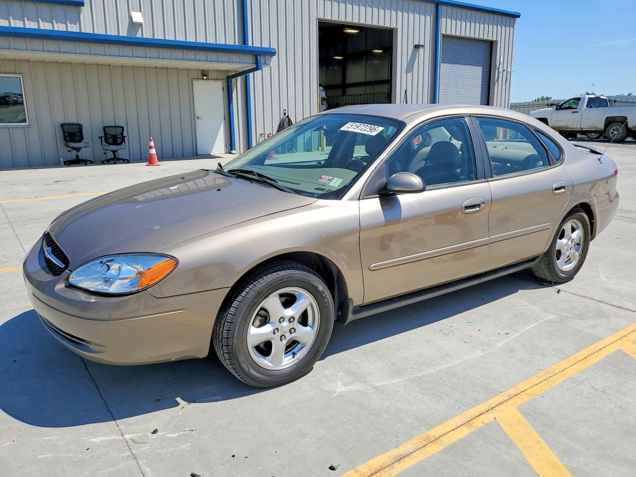 Salvage Ford Taurus Image