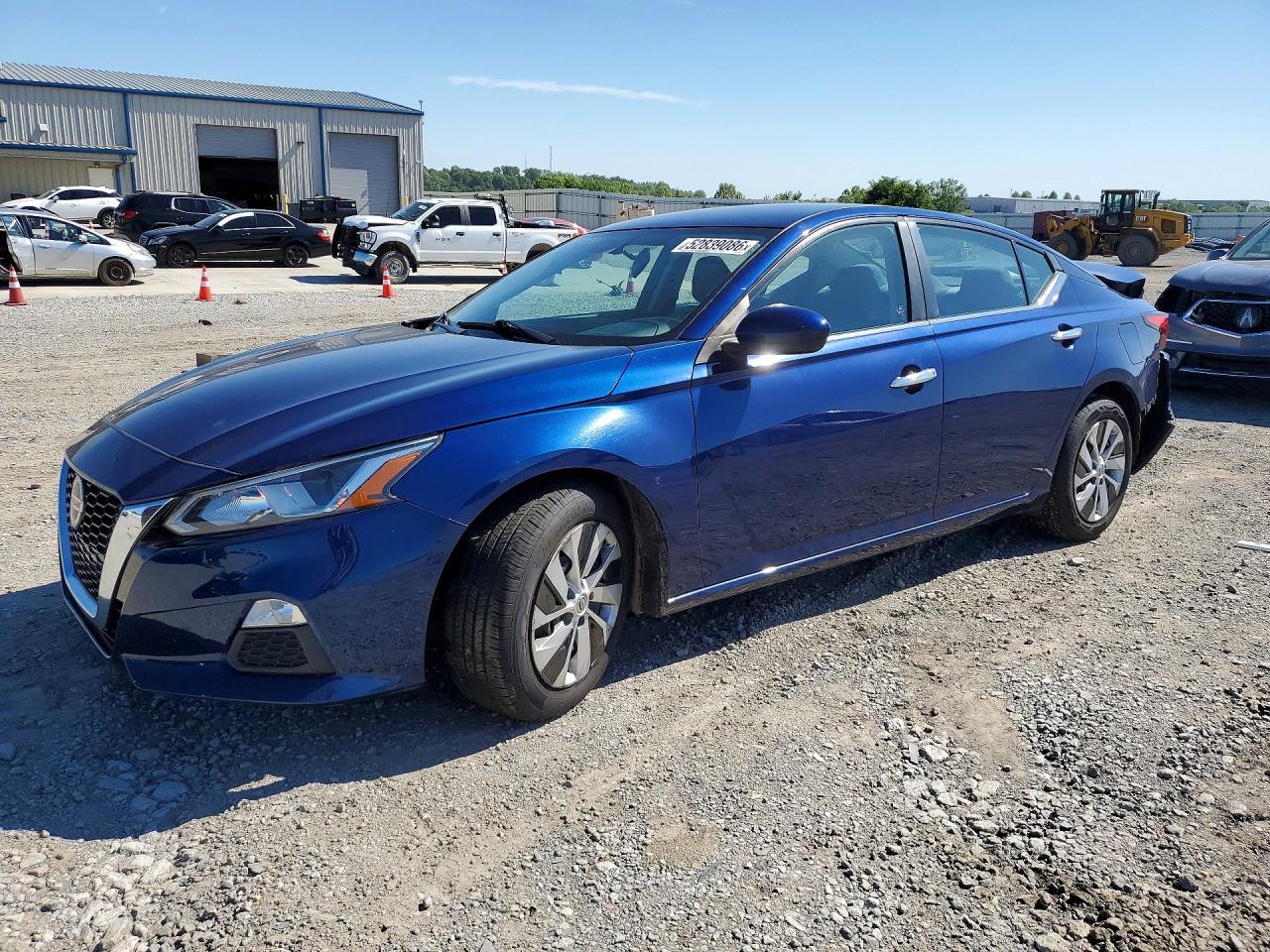 Salvage Nissan Altima Image