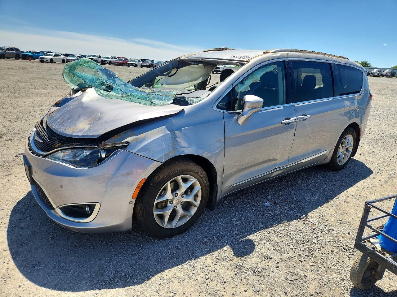 Salvage Chrysler Pacifica Image