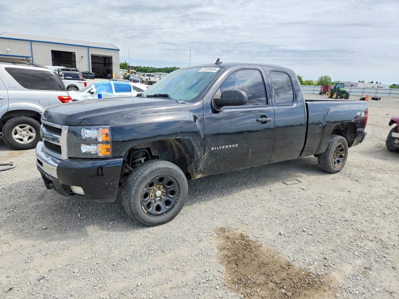 Salvage Chevrolet Silverado Image