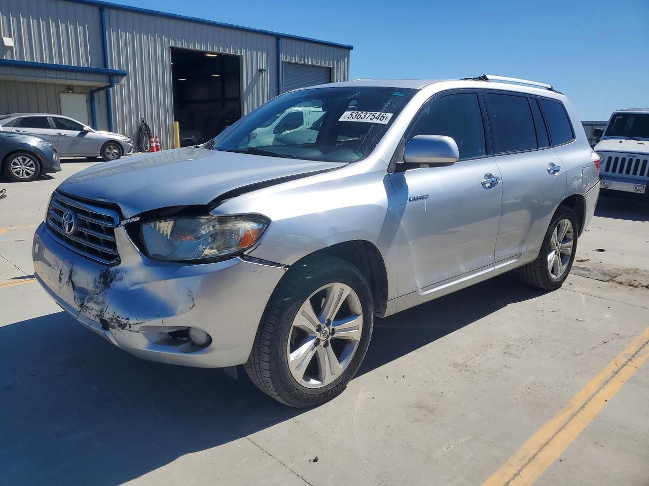 Salvage Toyota Highlander Image