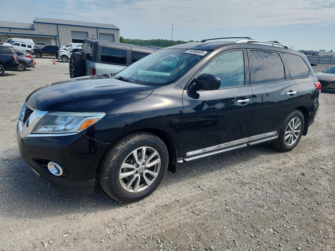 Salvage Nissan Pathfinder Image